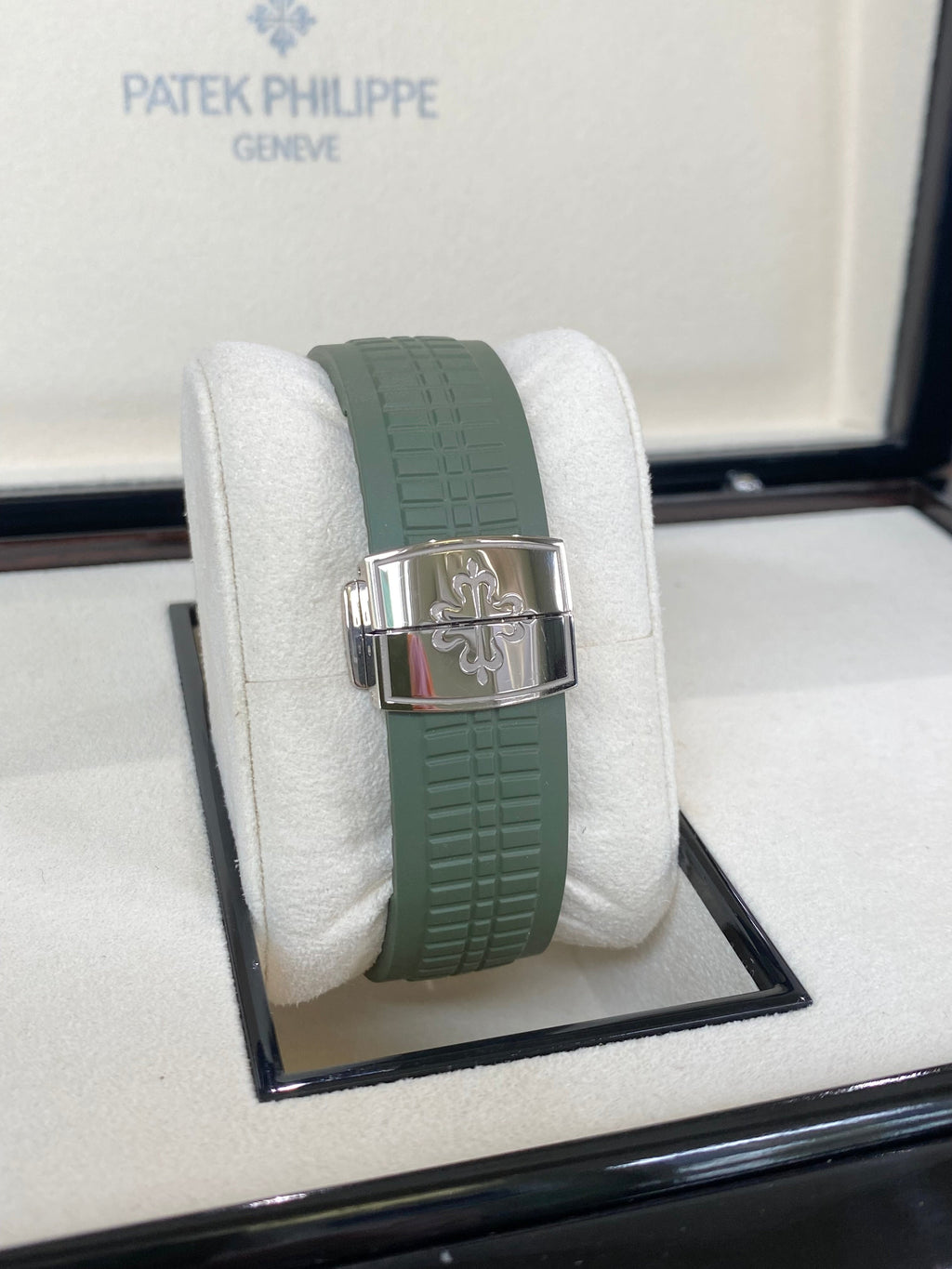 Patek Philippe Aquanaut 42.2 5968G-010 Khaki Green Dial Watch