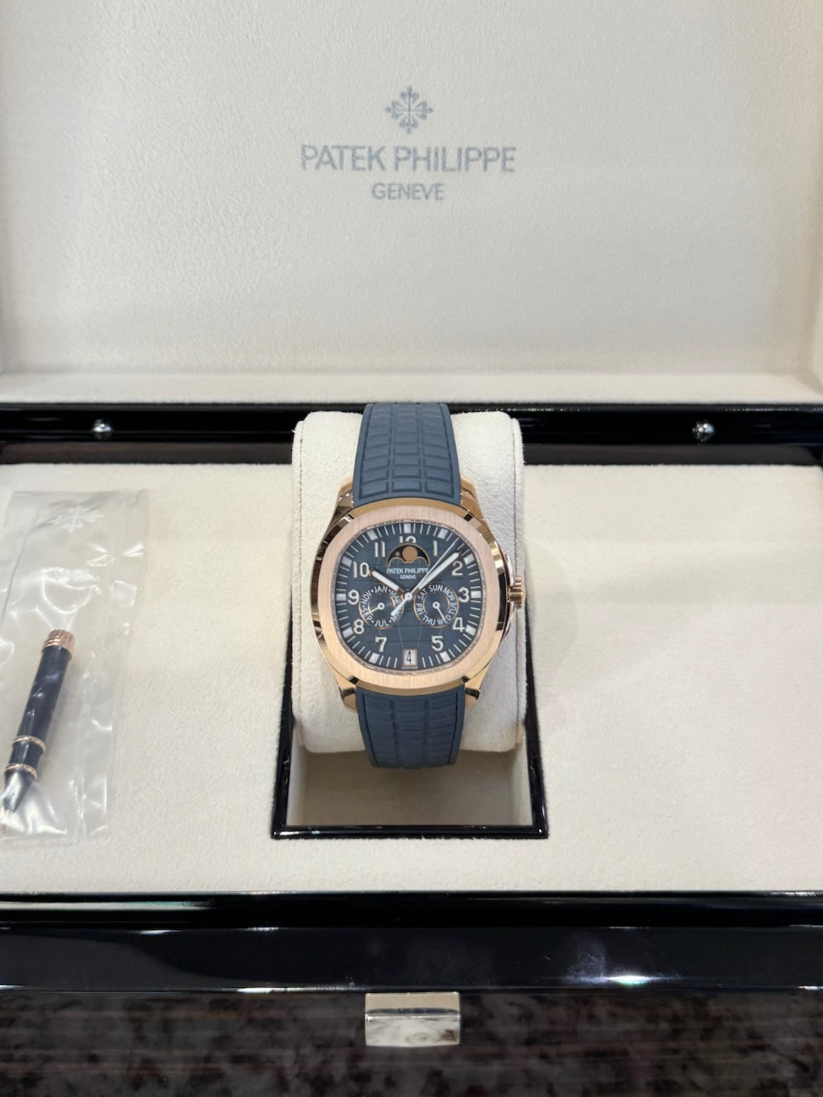 Patek Philippe Aquanaut Luce Annual Calendar 39.9 5261R-001 Blue-Gray Dial Watch