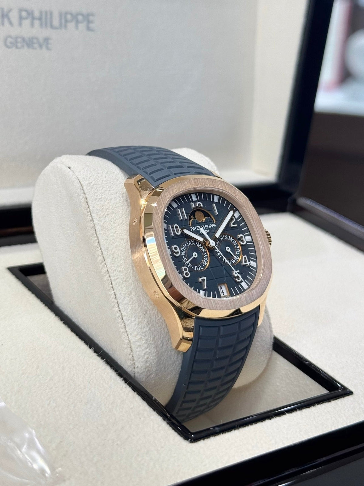 Patek Philippe Aquanaut Luce Annual Calendar 39.9 5261R-001 Blue-Gray Dial Watch