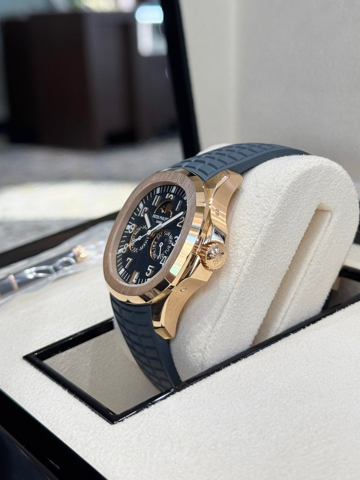 Patek Philippe Aquanaut Luce Annual Calendar 39.9 5261R-001 Blue-Gray Dial Watch