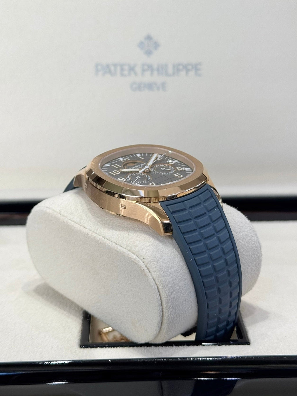 Patek Philippe Aquanaut Luce Annual Calendar 39.9 5261R-001 Blue-Gray Dial Watch