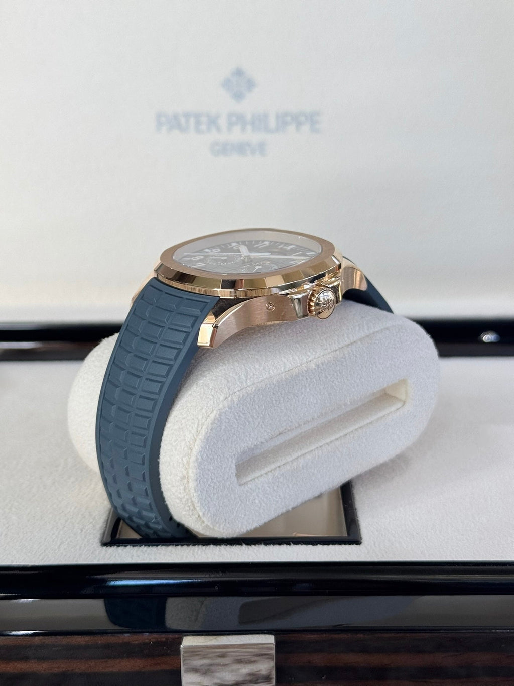 Patek Philippe Aquanaut Luce Annual Calendar 39.9 5261R-001 Blue-Gray Dial Watch