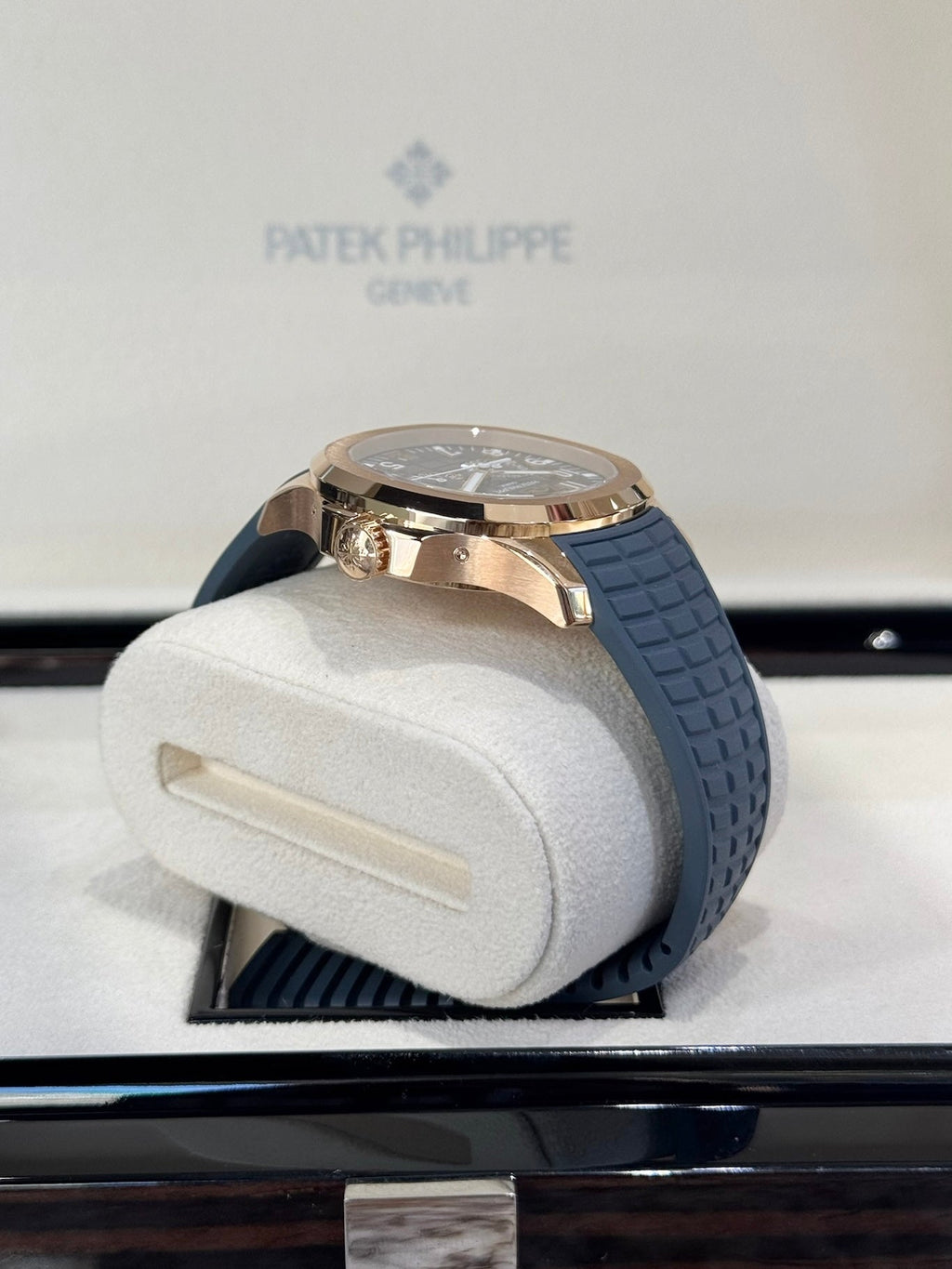 Patek Philippe Aquanaut Luce Annual Calendar 39.9 5261R-001 Blue-Gray Dial Watch