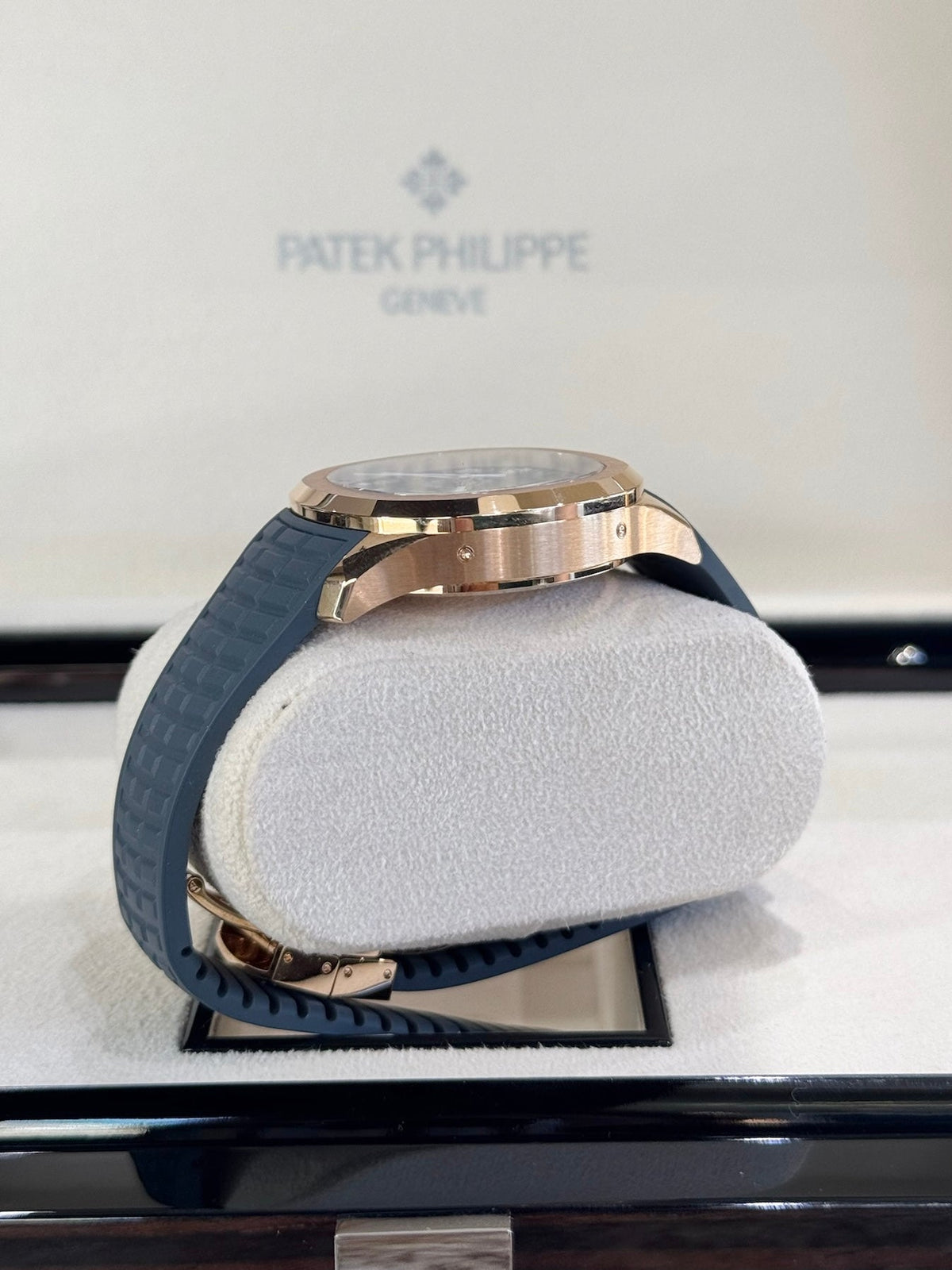 Patek Philippe Aquanaut Luce Annual Calendar 39.9 5261R-001 Blue-Gray Dial Watch