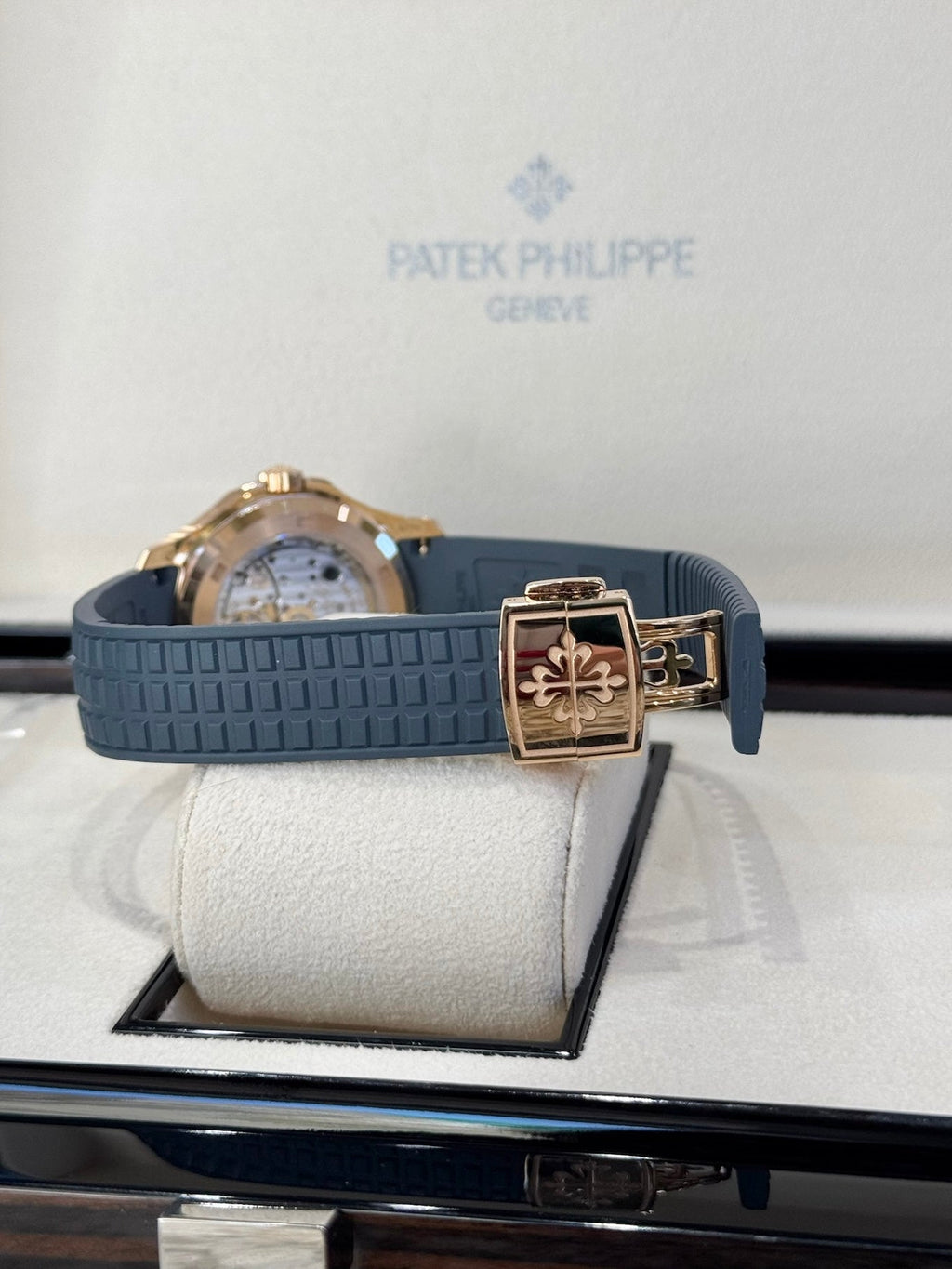 Patek Philippe Aquanaut Luce Annual Calendar 39.9 5261R-001 Blue-Gray Dial Watch