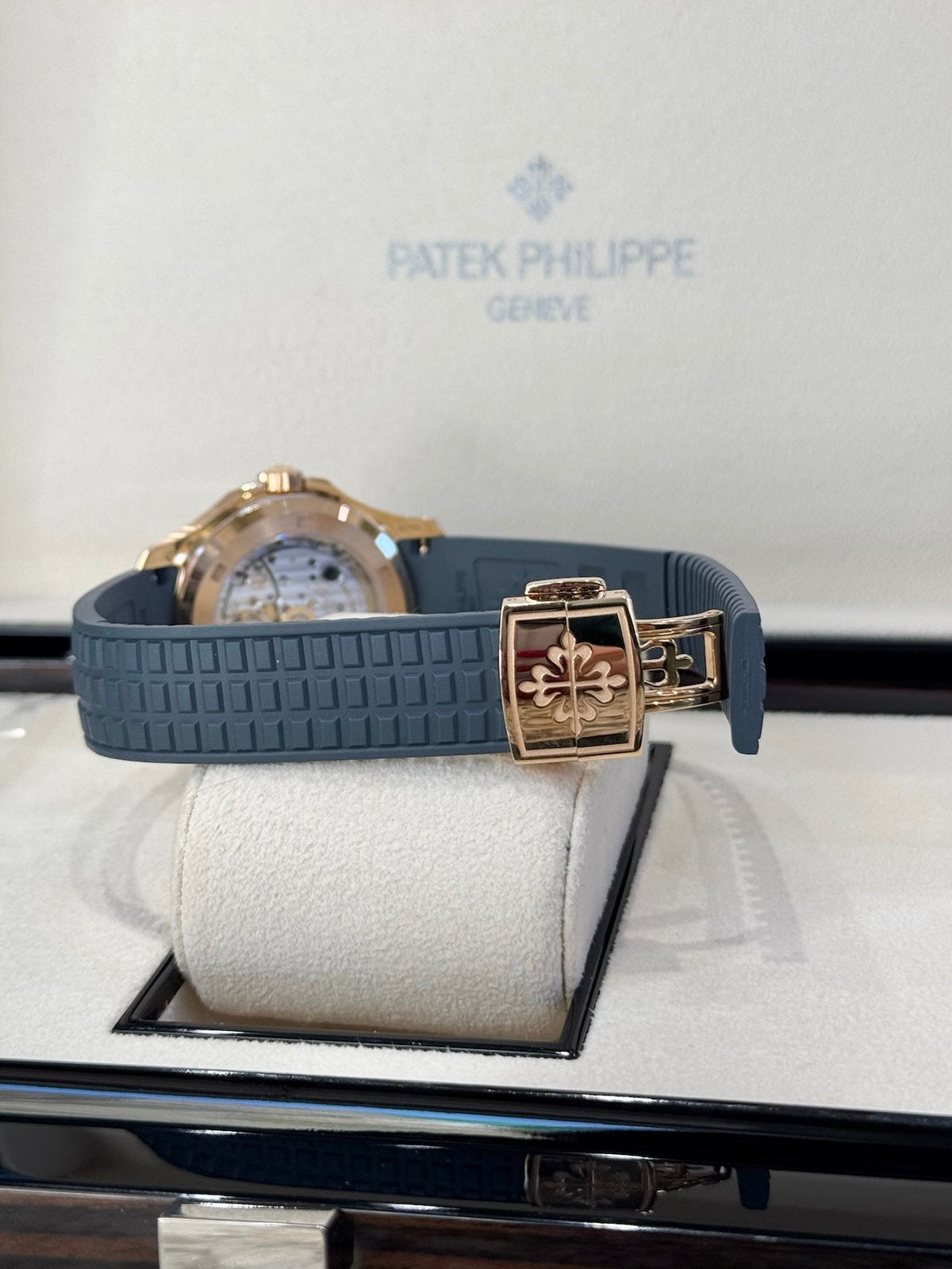 Patek Philippe Aquanaut Luce Annual Calendar 39.9 5261R-001 Blue-Gray Dial Watch
