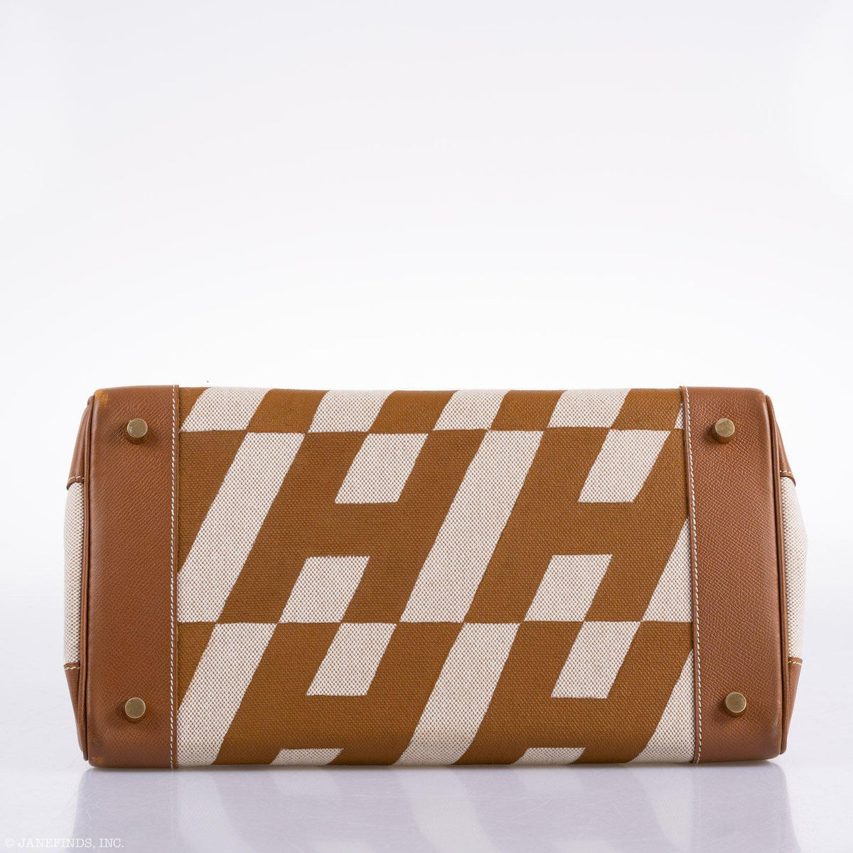 Handle and top profile of Gold Courchevel Birkin with painted panel