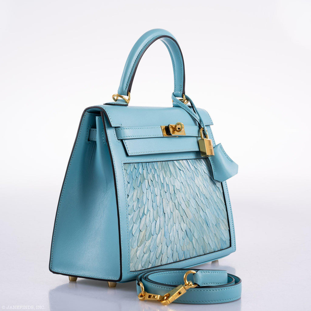 Side profile showing Sellier structure of Kelly 25 Blue Atoll with gold hardware
